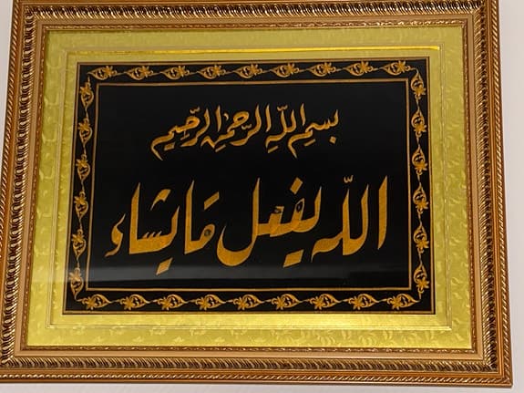 Vacker tavla med arabisk kalligrafi – guldram