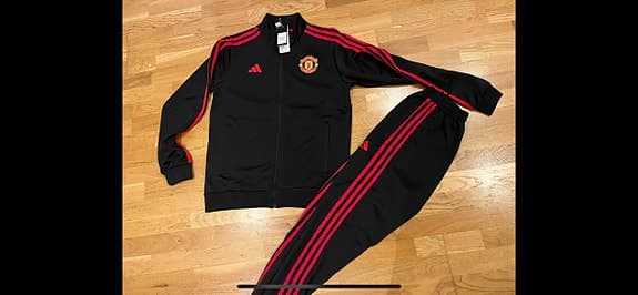 Nytt Adidas fotbollsoverall stl M, Manchester united