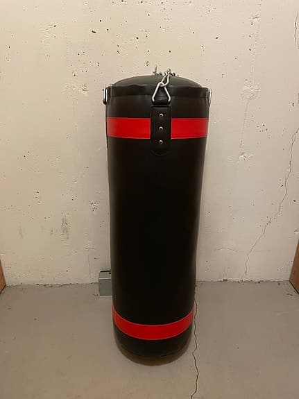 Sandsäck boxningssäck 80 cm svart röd PU-plast