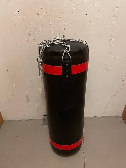 Sandsäck boxningssäck 80 cm svart röd PU-plast