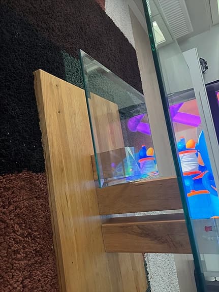 Modernt soffbord i glas och trä – stilren design