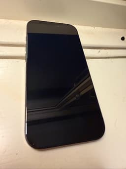 Apple iPhone 16 Pro svart