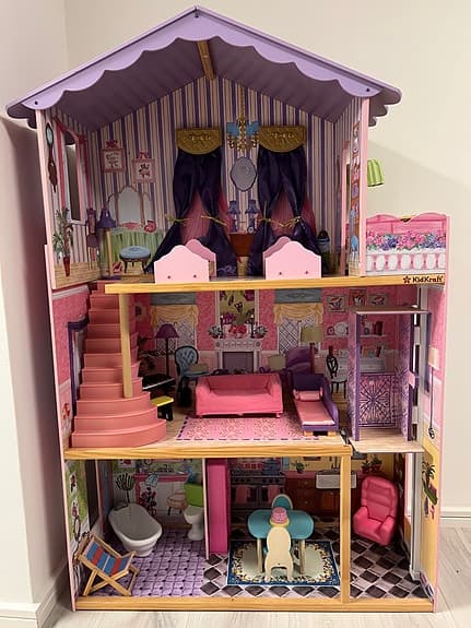 Barbie dockskåp fler våningar med möbler