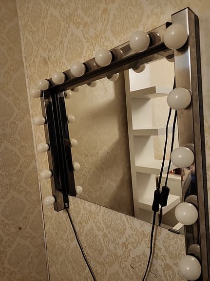 IKEA spegel med lampor