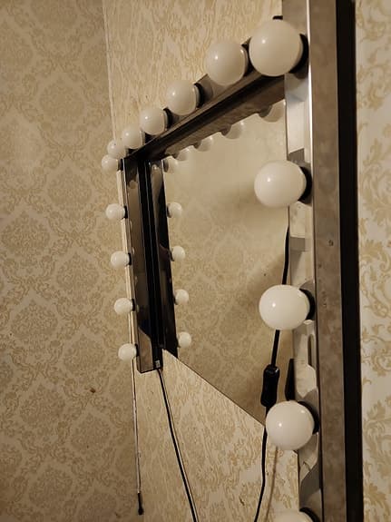 IKEA spegel med lampor