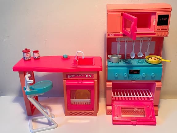 Barbie, köksmöbler, spis, kylskåp från "So much to do"-serien från Mattel, 1994