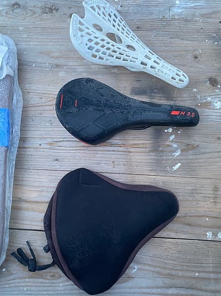 Cykelsadlar och sadelöverdrag blandade modeller svart och vit