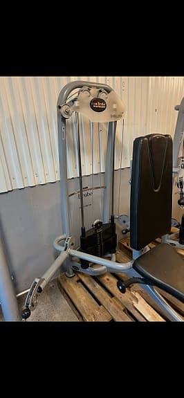 Gymmaskin shoulder press från Bcube