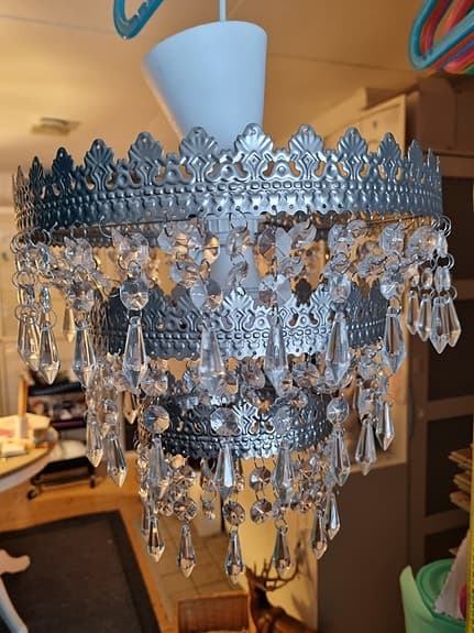 Kristallkrona taklampa metall med prismor