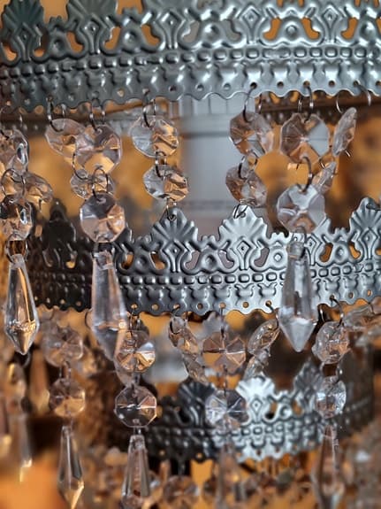 Kristallkrona taklampa metall med prismor