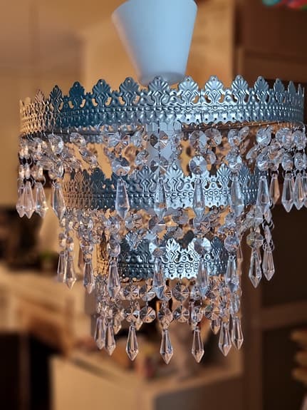 Kristallkrona taklampa metall med prismor