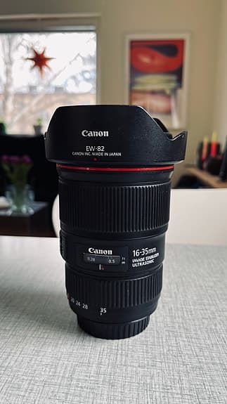 Canon EF 16-35mm f/4L IS USM objektiv svart