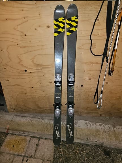 Slalom Skidor junior samt mini skidor