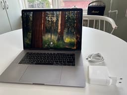 Apple MacBook Pro laptop 15 tum silver