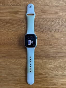 Apple Watch Series 7 (42 mm) i aluminium.