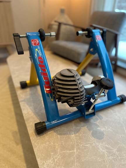 Nyskick VeloMann Fluido Matic cykeltrainer