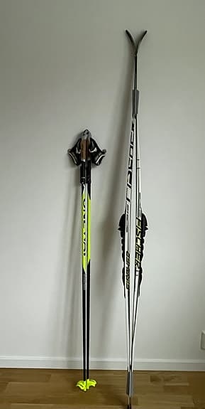 Längdskidspaket- längdskidor med bindningar och stavar. Endast testkörda.