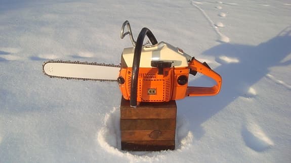 Nyservad Motorsåg Husqvarna 44 Practica i mycket bra skick.