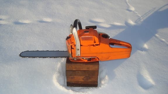 Nyservad Motorsåg Husqvarna 44 Practica i mycket bra skick.