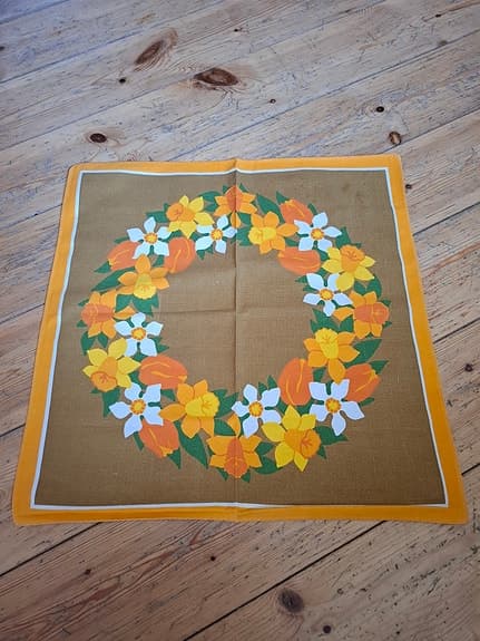 Retro fint påsk duk med blommönster