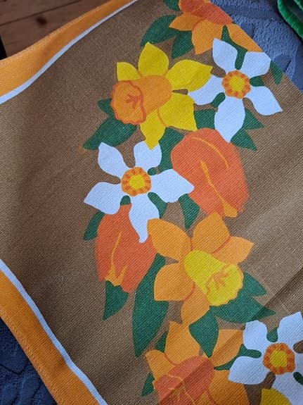 Retro fint påsk duk med blommönster
