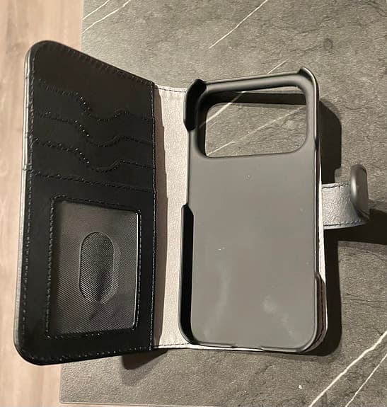 IDEAL OF SWEDEN mobilskal plånboksfodral svart