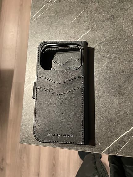 IDEAL OF SWEDEN mobilskal plånboksfodral svart