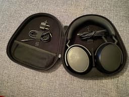 Sennheiser Momentum 4 Over-Ear-hörlurar med fodral