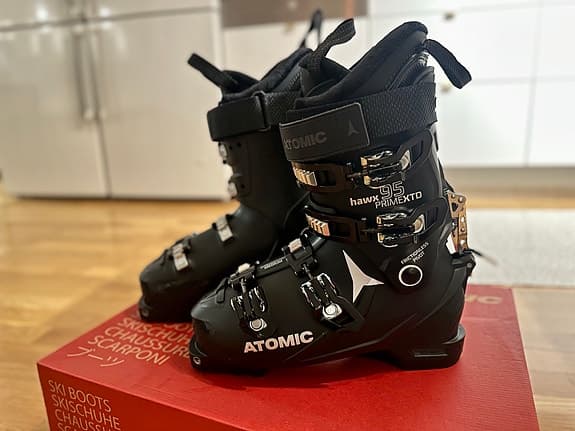 Atomic Hawx Prime XTD 95 W HT GW pjäxor 26/26.5 svart medium läst dam