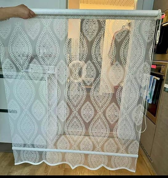 Semi-transparent rullgardin i fint mönster - L200*B118,5