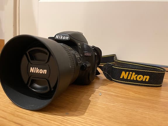 Nikon D3100 systemkamera med AF-S Nikkor 50mm f/1.8G objektiv svart