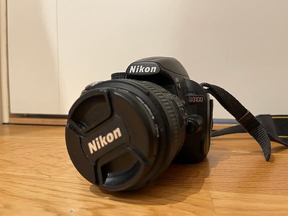 Nikon D3100 systemkamera med AF-S Nikkor 50mm f/1.8G objektiv svart