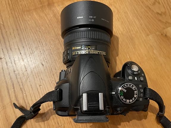 Nikon D3100 systemkamera med AF-S Nikkor 50mm f/1.8G objektiv svart