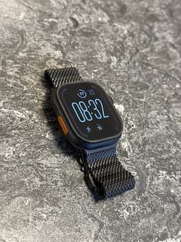 Apple Watch Ultra (49 mm) – 97 % batterihälsa – Titan Milanese Loop – Komplett