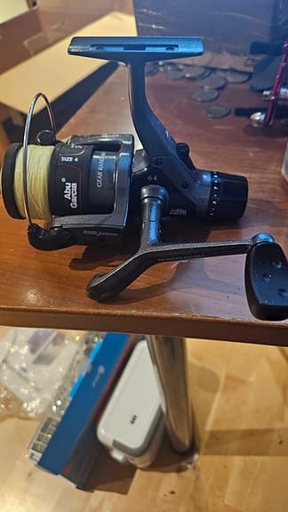 Abu Garcia Cardinal 64 haspelrulle storlek 4 svart