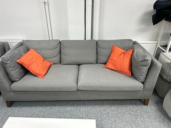 Ikea soffa 3-sits grå tyg med träben