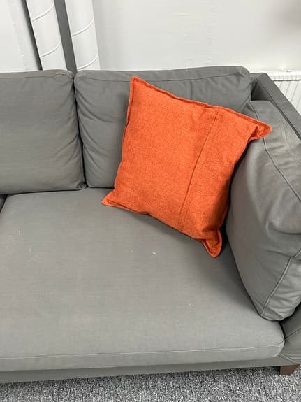 Ikea soffa 3-sits grå tyg med träben