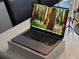 Apple MacBook Air M2 Laptop