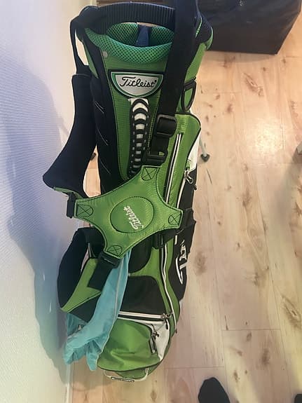 Titleist golfbag och Tyler Made golfset