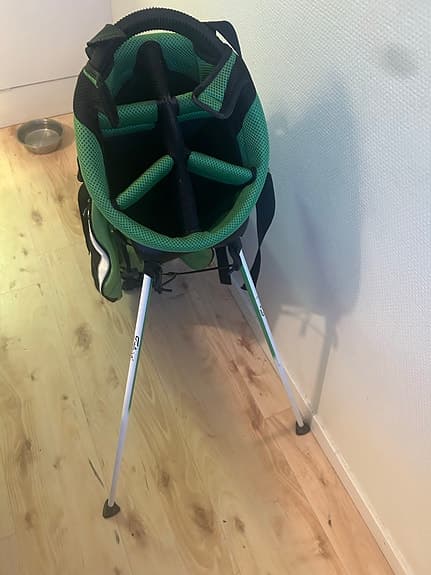 Titleist golfbag och Tyler Made golfset