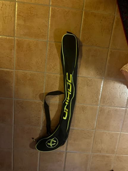 Unihoc innebandyklubbsfodral svart med gula detaljer