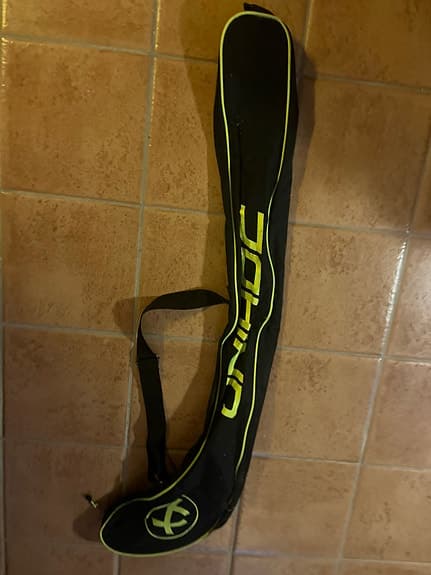 Unihoc innebandyklubbsfodral svart med gula detaljer