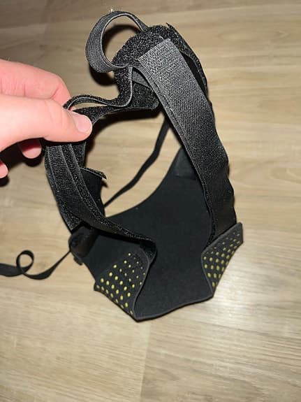 Grön träningsboll med midjebälte och elastiskt band