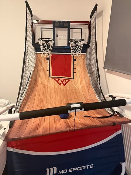 Elektroniskt basketspel med dubbla korgar inomhus