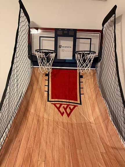 Elektroniskt basketspel med dubbla korgar inomhus
