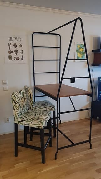 Barbord och barstolar från Ikea.