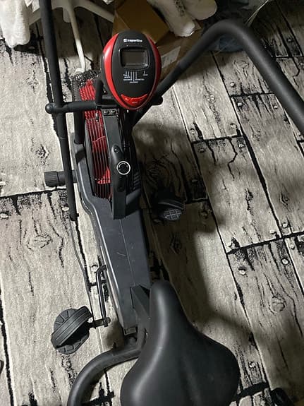 Träningscykel motionscykel med display svart/röd