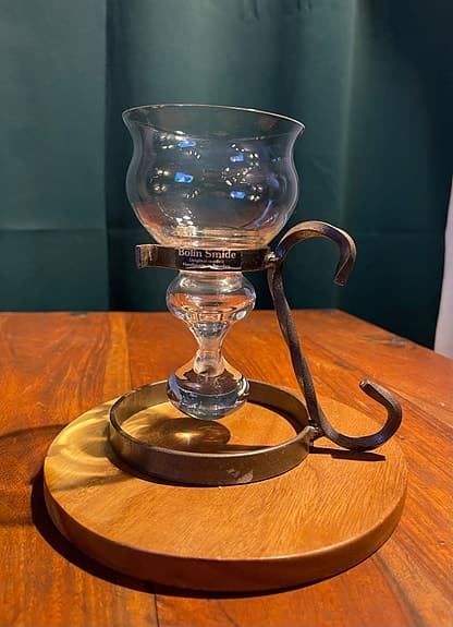 Ljusstake från Bolin Smide, känd för sitt svenska hantverk i smide och glas