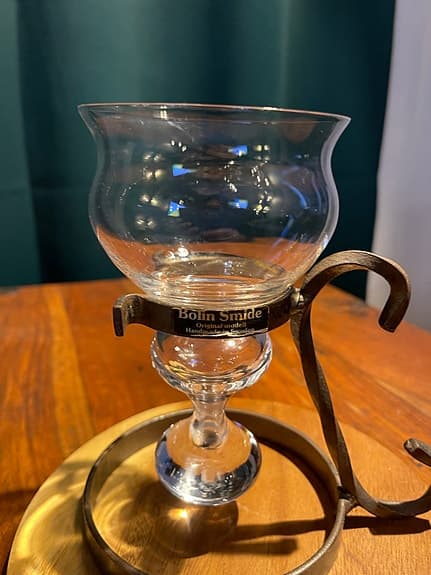 Ljusstake från Bolin Smide, känd för sitt svenska hantverk i smide och glas