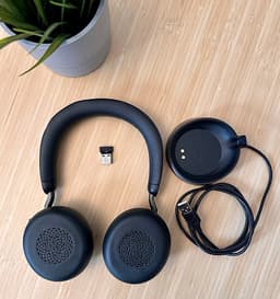 Jabra Evolve2 75 med laddningsställ